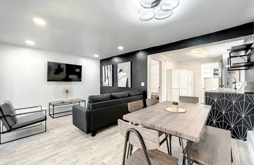 Wadeview Park House | Family-Friendly 2BR Wi-Fi + Pets Near Disney