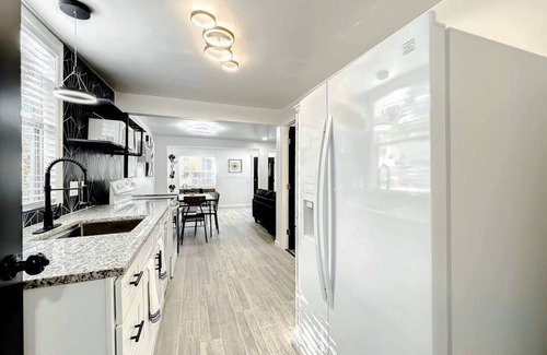 Wadeview Park House | Family-Friendly 2BR Wi-Fi + Pets Near Disney