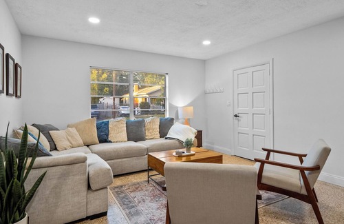 South Seminole Heights House | Family-Friendly 3 Bedroom Home near Busch Gardens, Armature and Downtown Tampa
