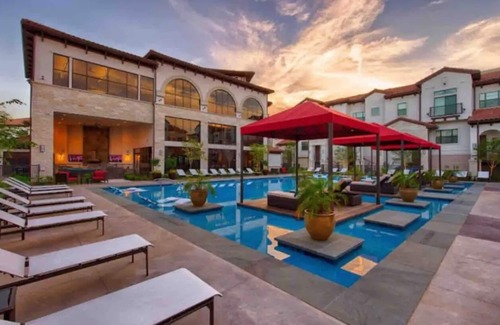 Memorial House | Family Friendly 3-Story Townhouse near Energy Corridor
