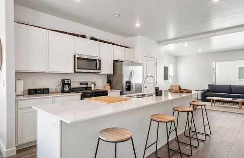American Fork House | Family-Friendly 3-Story Home Sleeps 8