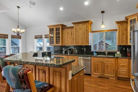 Kings Beach House | Family Friendly 3BD-Next to Beach & Ski Resort