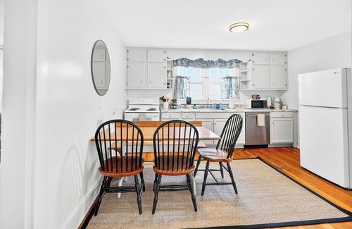Danville House | Family-Friendly 3BR/1BA Schoolfield Cottage