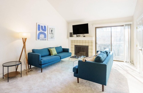Newark Apartment | Family-Friendly 3BR Condo in Newark with Amenities