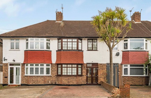 New Malden Apartment | Family-friendly 3BR, Private Garden, Free Parking
