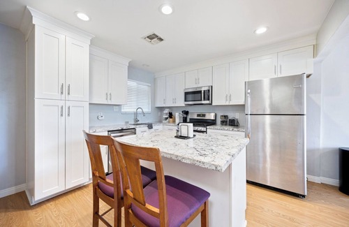 Parkway-South Sacramento House | Family-Friendly 3BR in Sacramento – Backyard Fun!