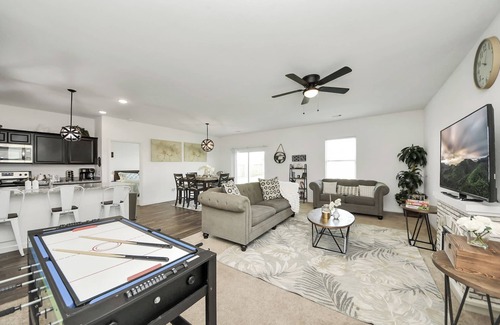 Katy House | Family-Friendly 4-bedroom Oasis with Fully Equipped Kitchen & Relaxing Vibes