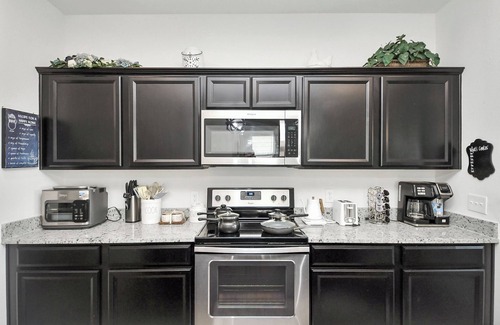 Katy House | Family-Friendly 4-bedroom Oasis with Fully Equipped Kitchen & Relaxing Vibes