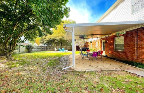 Ellendale House | Family-Friendly 4-Bedroom Retreat with Game Room and Outdoor Seating