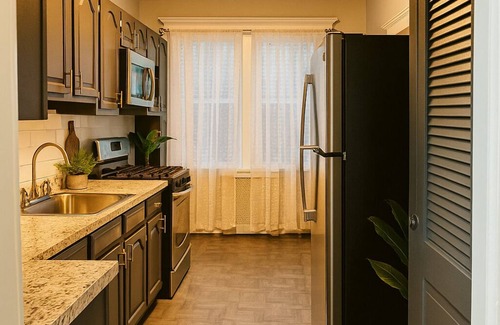 Jersey City House | Family-Friendly 4BR 10min MetLife & American Dream Mall 20min NYC Free Parking