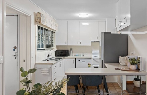 Sunnybank House | Family-Friendly 4BR Home Near Shops & Parks
