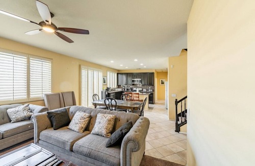 Fontana House | Family-friendly 4BR Home | Spacious Great Location