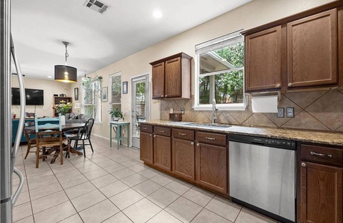 Austin House | Family-Friendly 4BR House with Backyard Oasis & Multi-Month Discounts