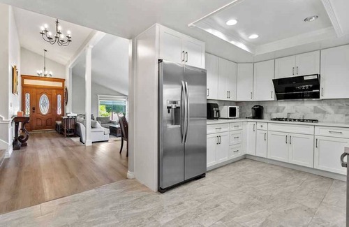 Valle Lindo House | Family-Friendly 4BR Retreat｜ Pool, Fenced Backyard & Pets Welcome #41751