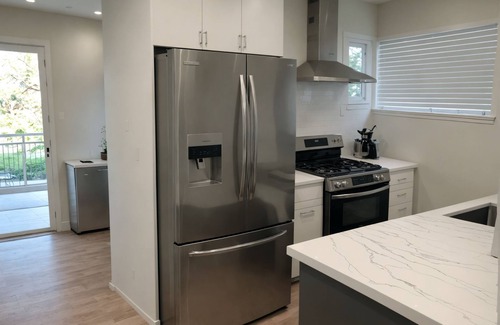 East Hollywood Hotel | Family-Friendly 4BR Gated Residence in Prime Hollywood with Free Parking