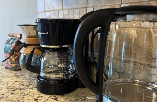 Blackwells House | Family-Friendly 6-Bedroom Lakefront Retreat with Hot Tub & Game Room