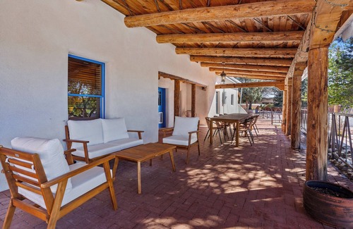 Tesuque House | Family Friendly 6-bedroom Compound