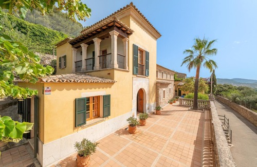 Alaro House | Family-friendly and with a tennis court – Casa María Isabel