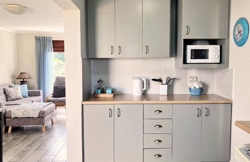 Betty's Bay Apartment | Family-friendly apartment with a sea view and close to the beach