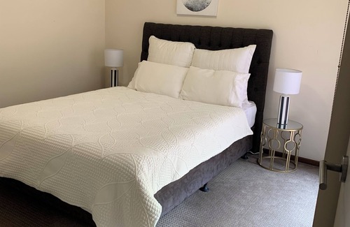 Wheelers Hill Bed & Breakfast | Family -friendly Pool Oasis