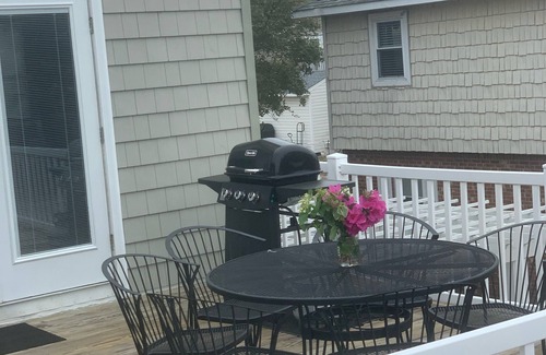 Chic's Beach House | Family friendly Beach house 400 Yards to Beach! Sleeps10