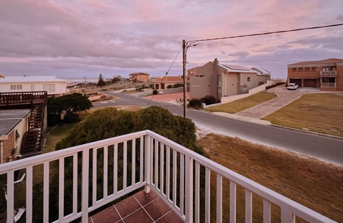 Struisbaai Other | Family friendly Beach House - 5 mins from Beach!