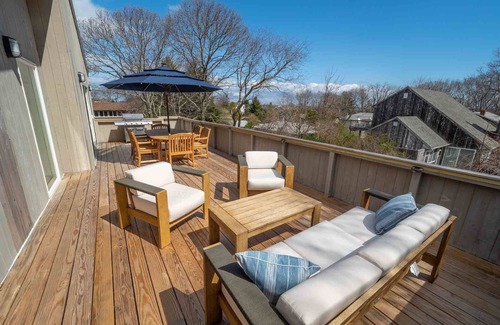 Culloden Shores House | Family Friendly Beach House, Walking distance to Private Beach