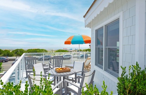 Cape May Hotel | Family-Friendly Beach Retreat – Pool, Music & Sand Between Your Toes!
