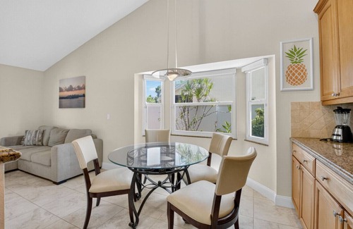 Boca Raton House | Family-Friendly Boca Gem: 4BR/3BA w/Pool & Sauna