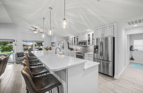 Palma Sola House | Family-Friendly Bradenton Home with Private Pool & Games - No Bad Daze