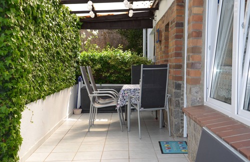 Neubukow House | Family-friendly bungalow in a beautiful garden