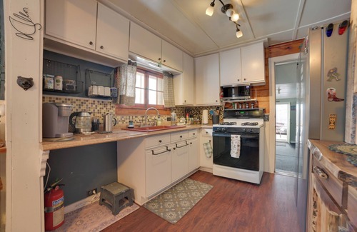 Prudenville Cabin | Family-Friendly Cabin: Walk to Lake Access!