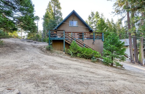 West Village House | Family-friendly Cabin w/WiFi & Furnished Deck - Close to Town, Lake, & Skiing