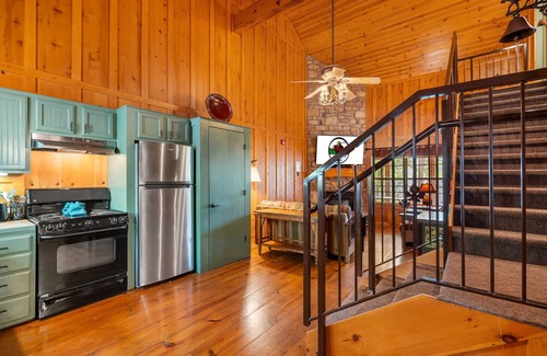 Branson Cabin | Family-Friendly Cabin | Step-Free Entry | Accessible Bath | Pet Friendly | Near Branson Strip