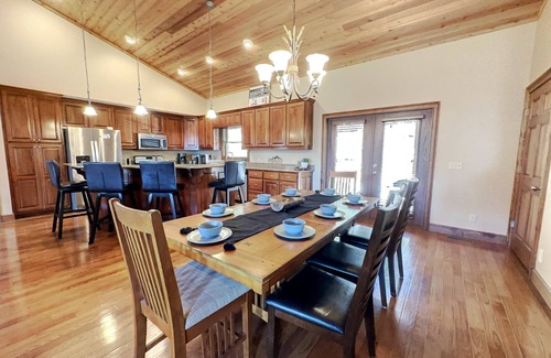 Hiawassee Cabin | Family Friendly cabin with Mountain views