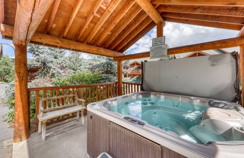 Old Town Condo | Family friendly condo w/mountain views, gas fireplace, & a shared hot tub
