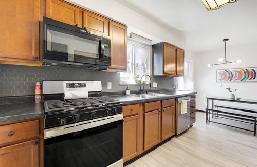 Saint Marys  Allen County House | Family friendly cottage near Foster Park. Private patio & FREE PARKING
