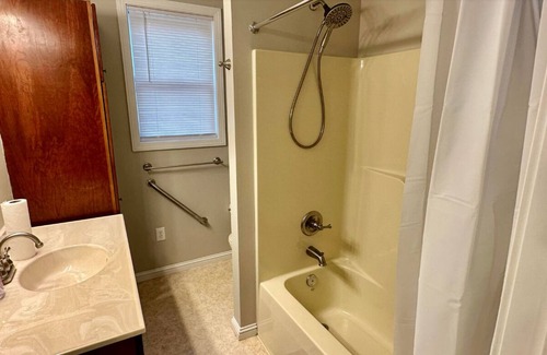Davis House | Family Friendly, Cozy Home with Hot Tub, Deck, and Parking.