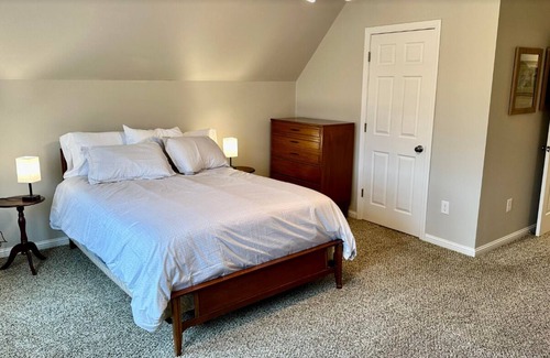 Davis House | Family Friendly, Cozy Home with Hot Tub, Deck, and Parking.