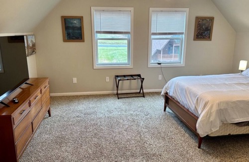 Davis House | Family Friendly, Cozy Home with Hot Tub, Deck, and Parking.