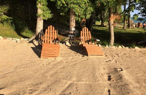 Ellsworth House | Family Friendly Custom Log Lake home, Kayaks, Paddle Boards, Booking Fall 2023