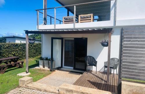 Umhlali Beach Apartment | Family Friendly Downstairs Room, Close to Beach