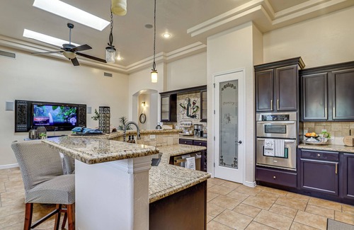 El Paso House | Family-Friendly El Paso Home: Hike, Shop & Explore