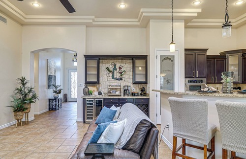 El Paso House | Family-Friendly El Paso Home: Hike, Shop & Explore