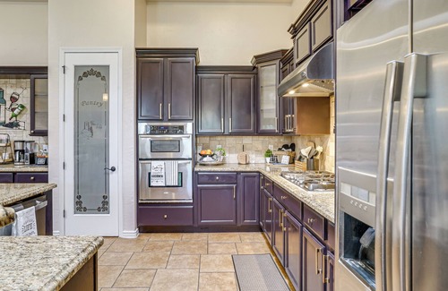 El Paso House | Family-Friendly El Paso Home: Hike, Shop & Explore
