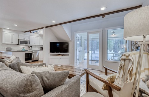 Sunriver House | Family-Friendly Forest Hideaway with EVC, Bikes, & SHARC Passes - Walk to Park
