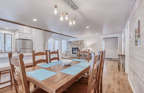 Sunriver House | Family-Friendly Forest Hideaway with EVC, Bikes, & SHARC Passes - Walk to Park