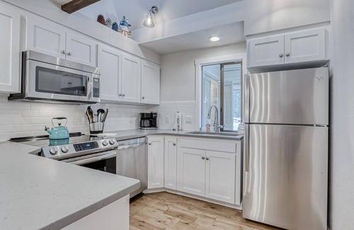Sunriver House | Family-Friendly Forest Hideaway with EVC, Bikes, & SHARC Passes - Walk to Park