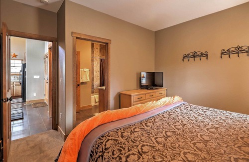 Rendezvous Cabin | Family-Friendly Fraser Getaway - Walk to Shuttle!