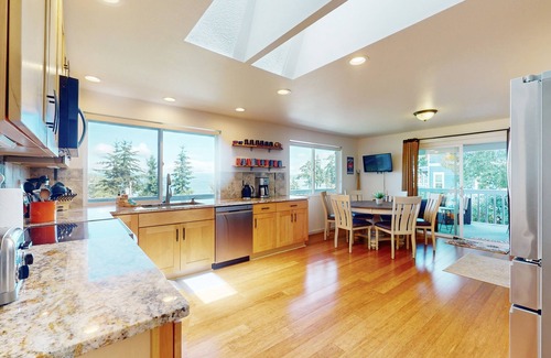 Coupeville House | Family-friendly getaway with deck, gas grill, W/D and wood stove